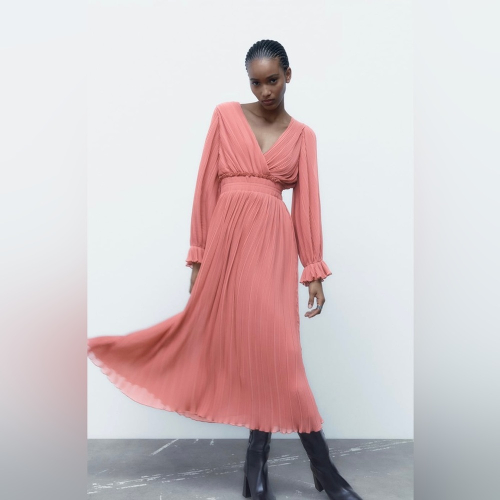 Brand NEW beautiful blush pink pleated dress.